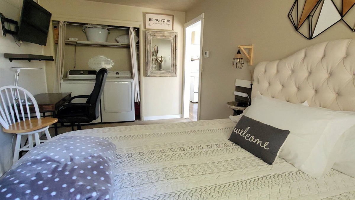 Rapid City House | The Sunset - 1 bedroom spacious and comfortable with all the amenities