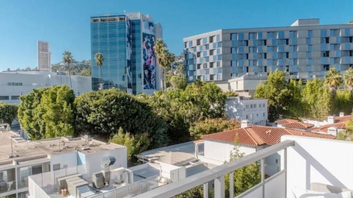 Norma Triangle Apartment | The Sunset Blvd luxury high-rise, 180 city views