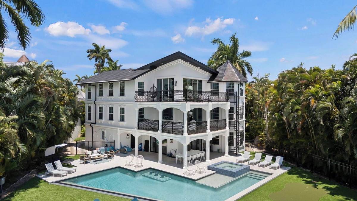 Biggar House | The Sunset Escape: Riverfront Elegance with Pool