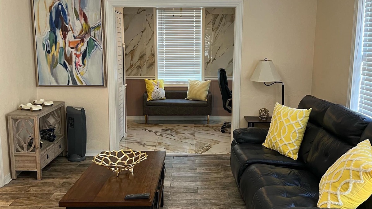 Brentwood House | The Sunshine Home Getaway