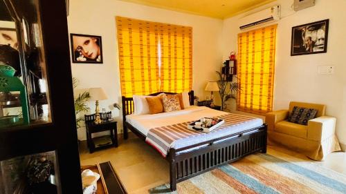 Lansdowne House | The Sunshine Room, Deluxe room in The Umri Lansdowne