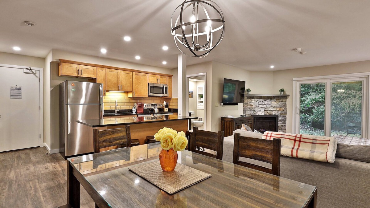 Killington Condo | The Sunup Suite at Killington: 2RM/2BA Condo w/Pool. Bus Route. Discounted Ski Rentals!