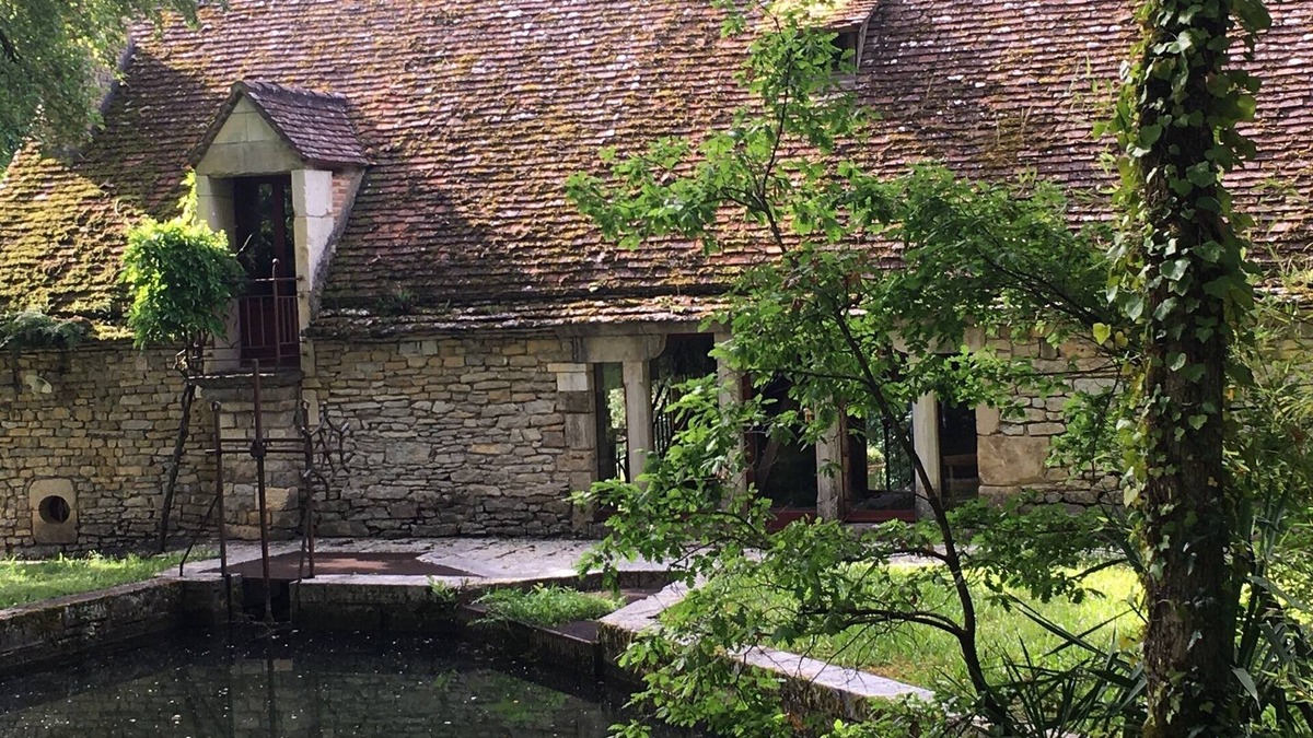 Caillac House | The superb 15th-century Château Lagrézette mill, a haven of peace and tranquillity in a sublime setting