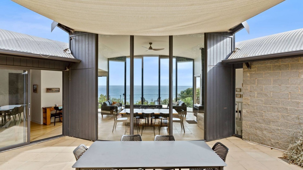 Eastern View House | The Surf Spot - Absolute beach front