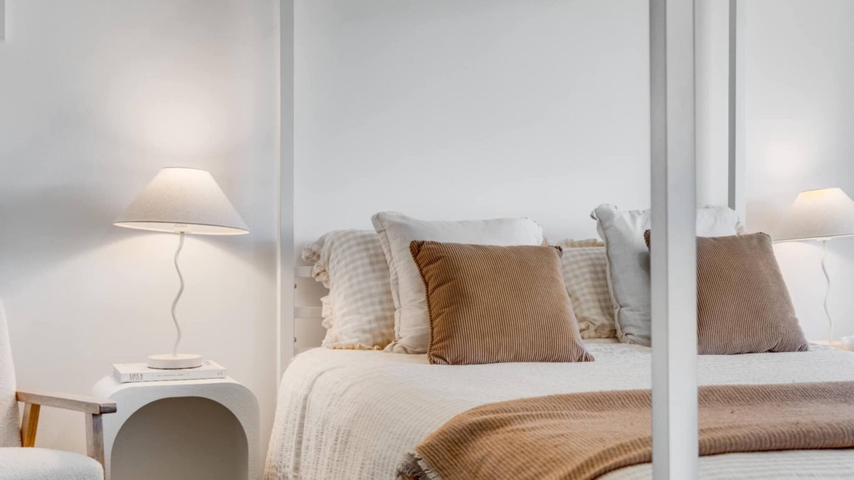 Mount Gambier House | The sweet & spicy retreat. Your home away from home. WIFI included/Free parking.