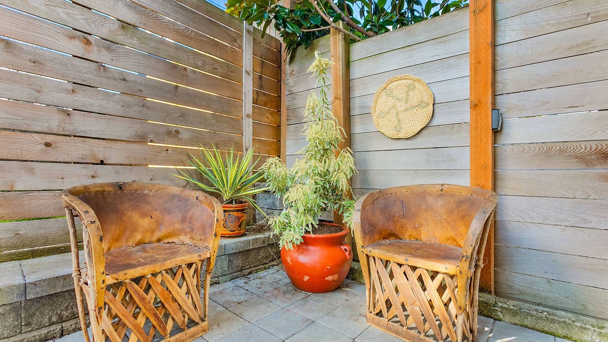 Whittier Heights Apartment | The Sweetest Suite - 91 Walkscore