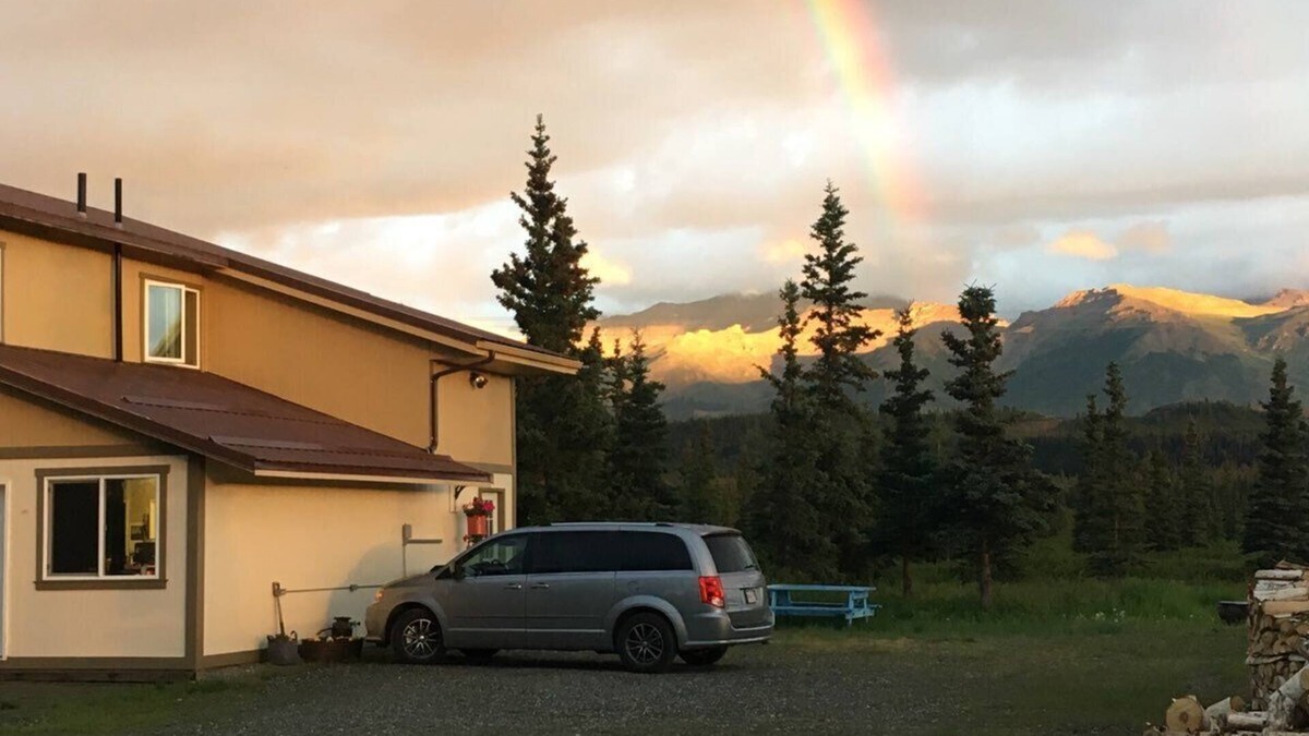 Healy House | The Taiga House - inspiring mountain views at the edge of Denali National Park