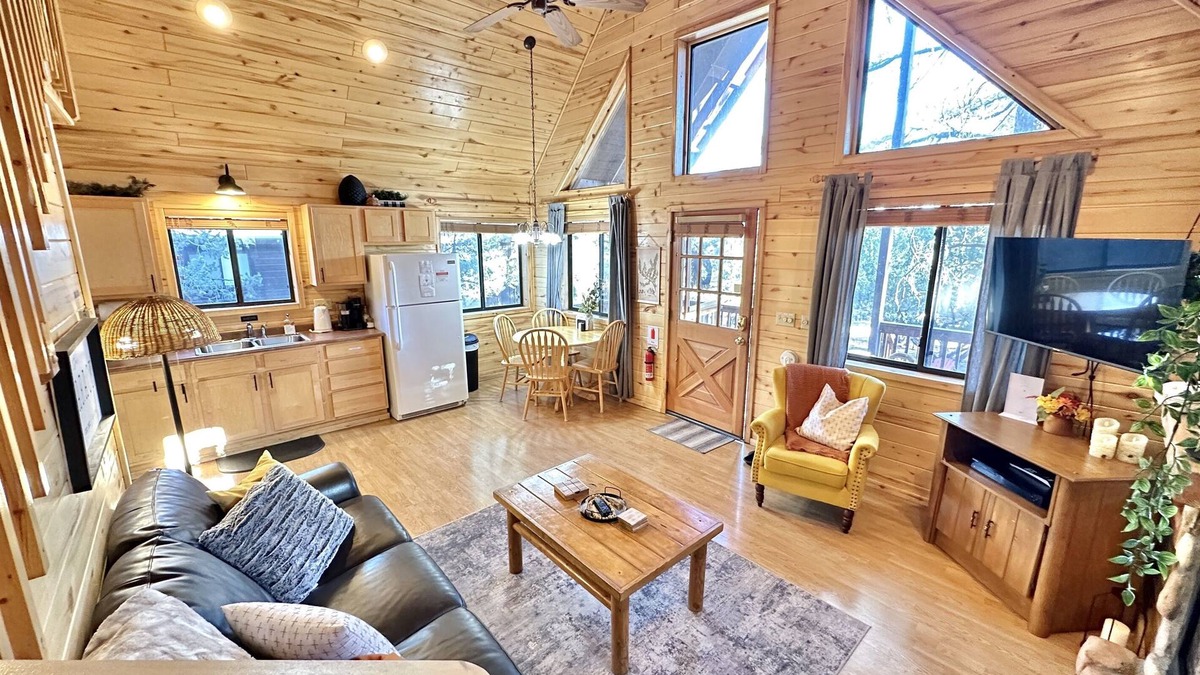 Heber Cabin | The Tamarack | Spa, Updated Décor, Pet Friendly!