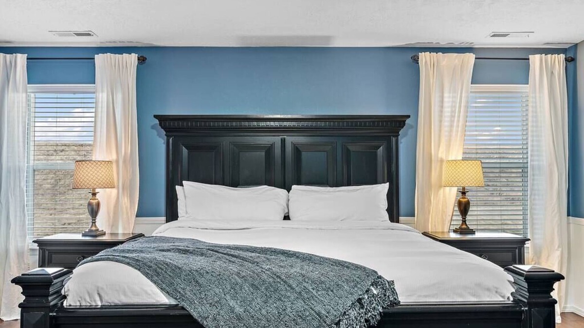Southwest Ada County Alliance House | The Tangle by Host Boise - 4500sqft Boise Home| 9 Beds & Dual Master| 85" TV