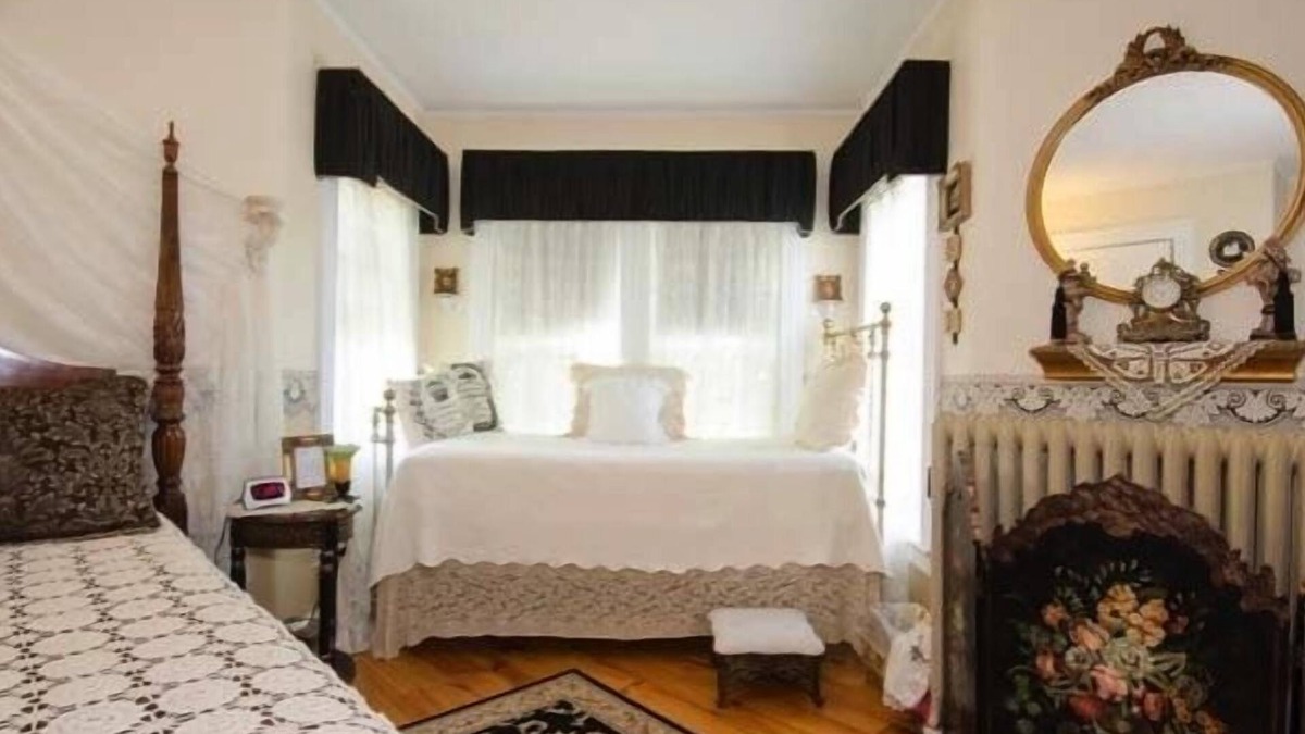 Plymouth Bed & Breakfast | The Tea Rose Inn at Plymouth