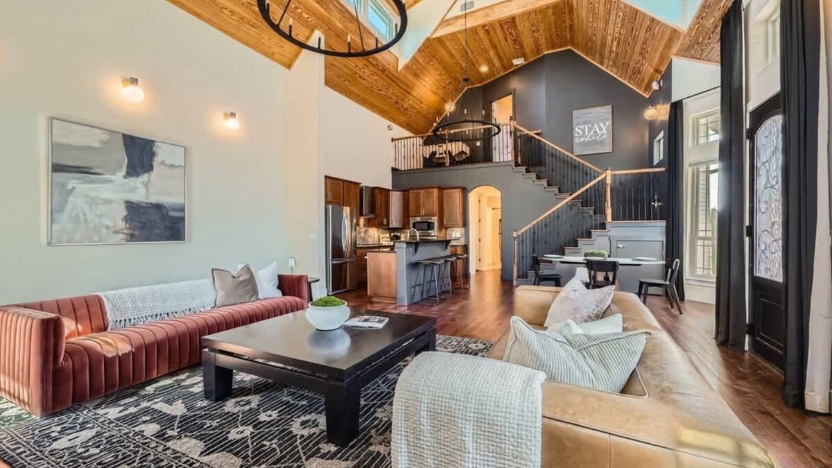 Georgetown House | The Terra Cottage-Guest house with a pool in GTX!