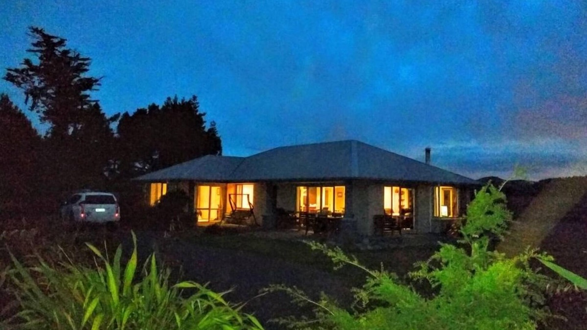 Glentunnel House | The Terrace - Perfect for skiers and families