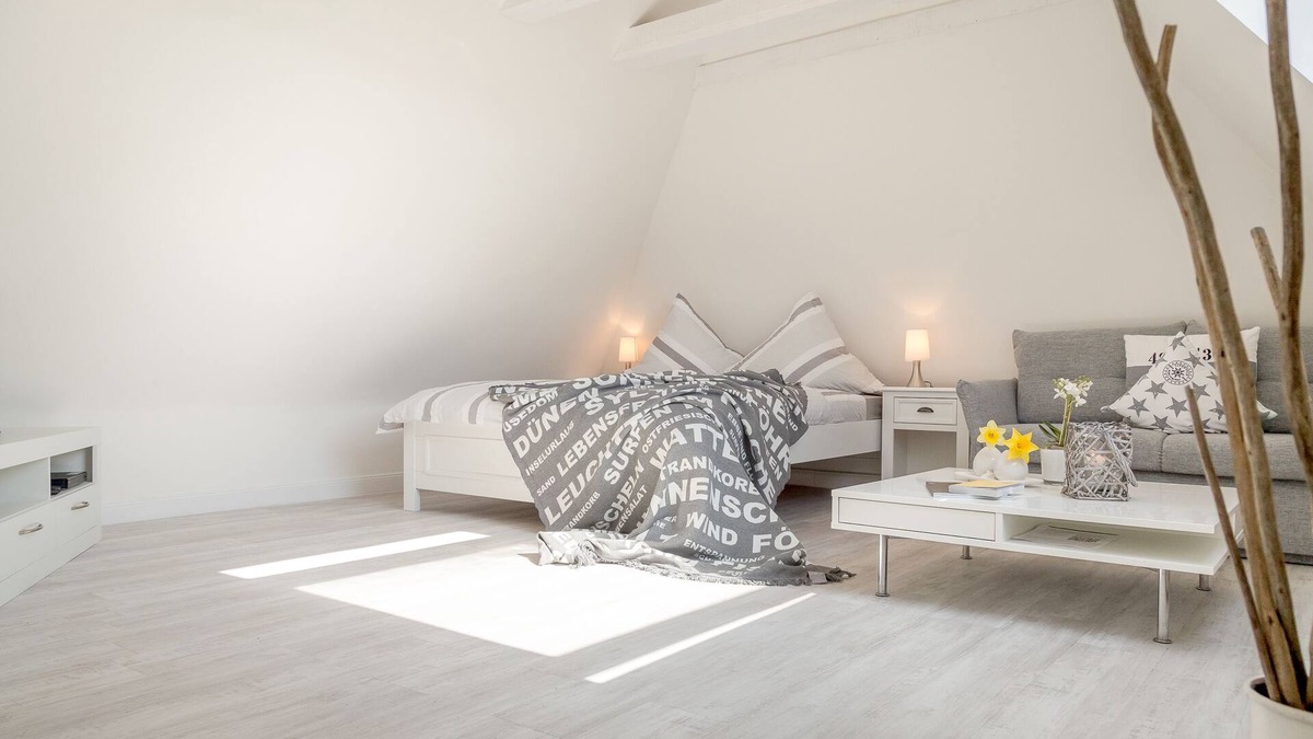 Tinnum Apartment | The Tessa apartment is located in the middle of the roof with its light-flooded
