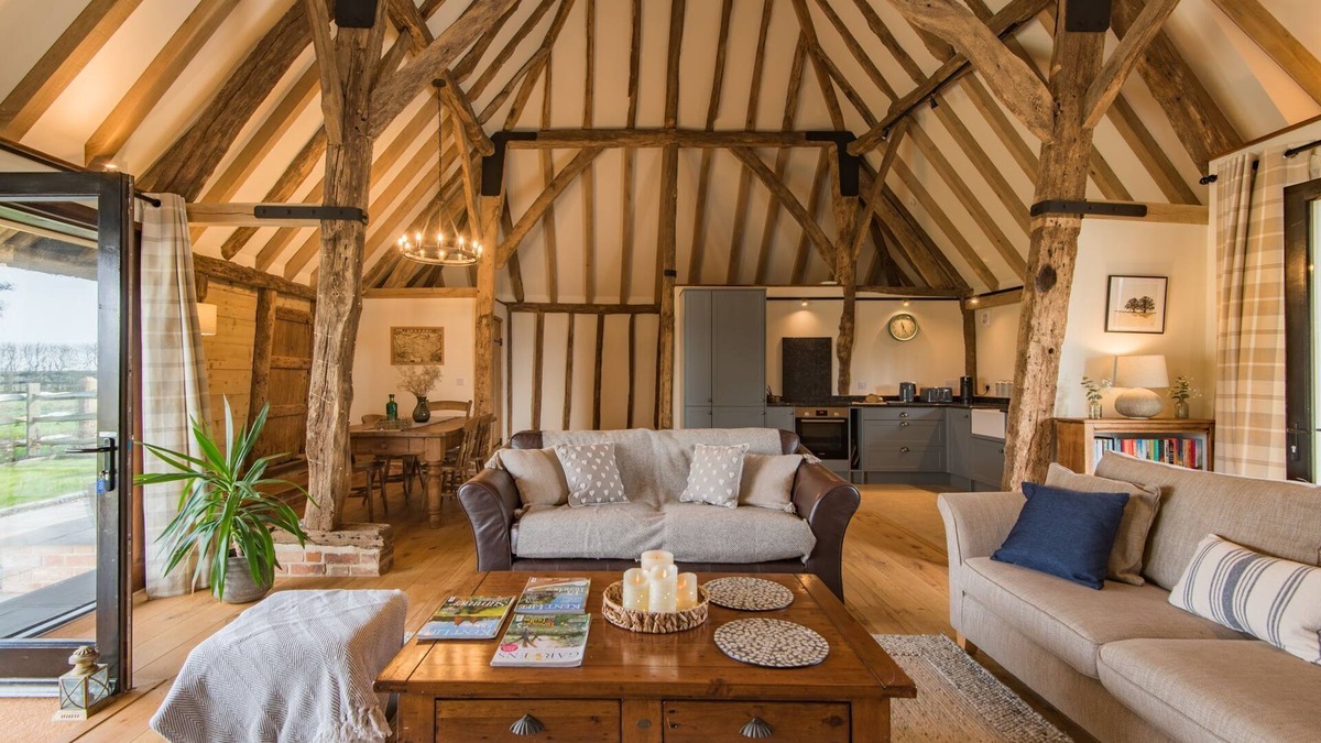 Stowting Cottage | The Thatched Barn - a holiday let that sleeps 2 guests in 1 bedroom