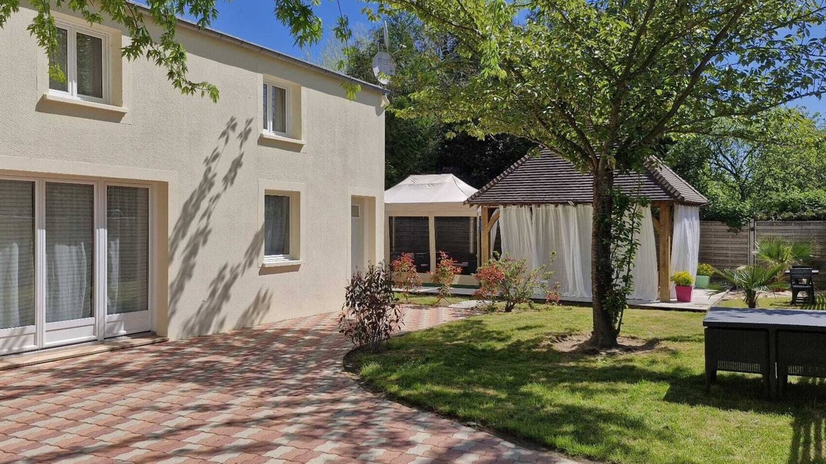 Les Breviaires Cottage | The three palm trees : Private garden, Hot tub