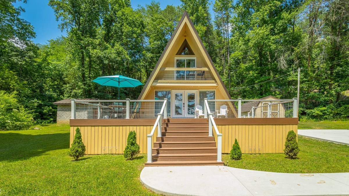 Jasper Cottage | The Tiger Lily - A PMI Scenic City Vacation Rental