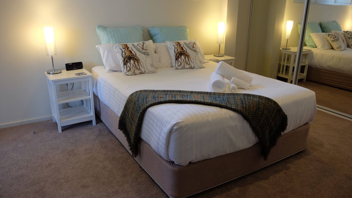 Binalong Bay House | The Tin Shed Binalong Bay, Bay of Fires, Tasmania.