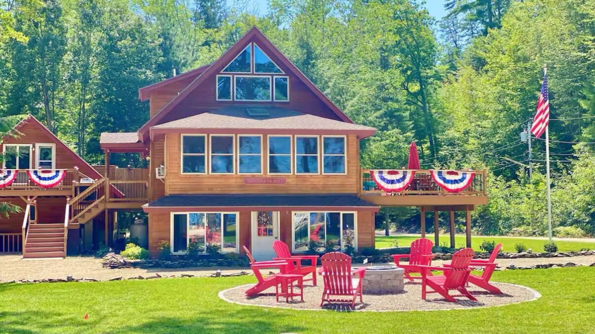 Center Ossipee House | The Tinker Bell on Ossipee Lake with Water and Mountain Views.