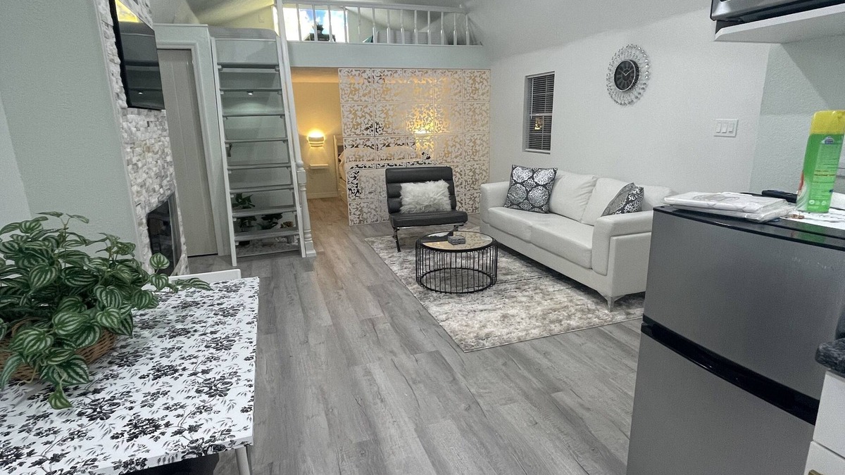 Altamonte Springs Bed & Breakfast | The Tiny Cottage in The Springs