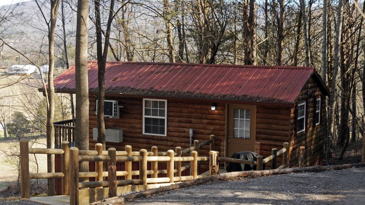 Sparta House | "The ToolShed" a Pet Friendly Cabin near Fall Creek Falls!, The Toolshed Hillside Cabin With a View .