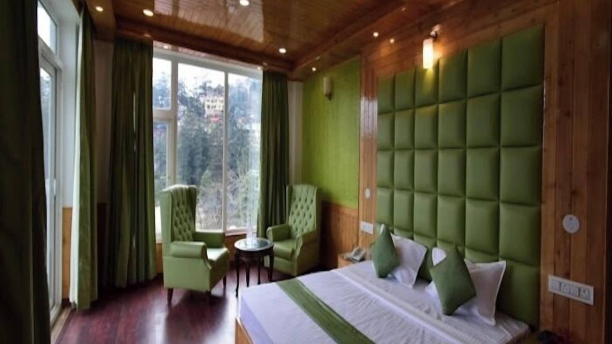 Knollswood Hotel | the town ville