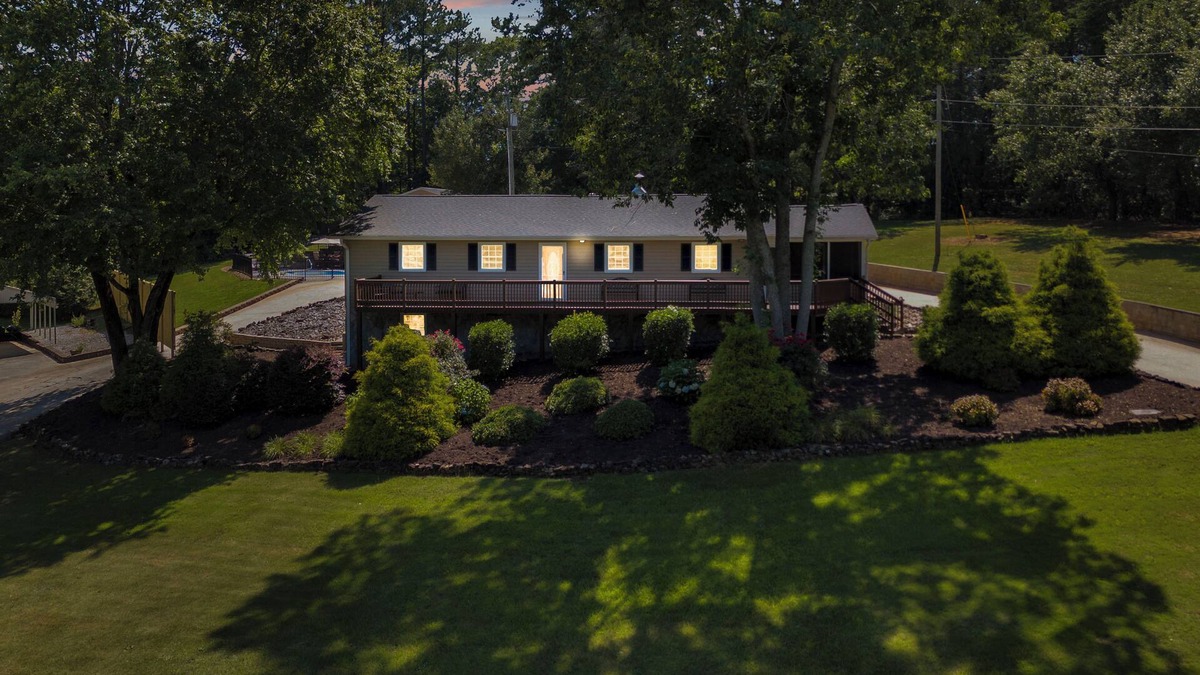 Travelers Rest House | the TRail house 4Bdrm Biker's Paradise w/Pool