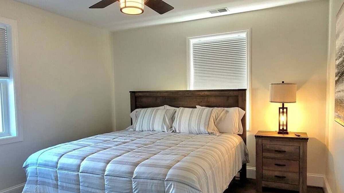 Tazewell Apartment | The Traveler On Main - Suite #5- Across the Street from Back of the Dragon!