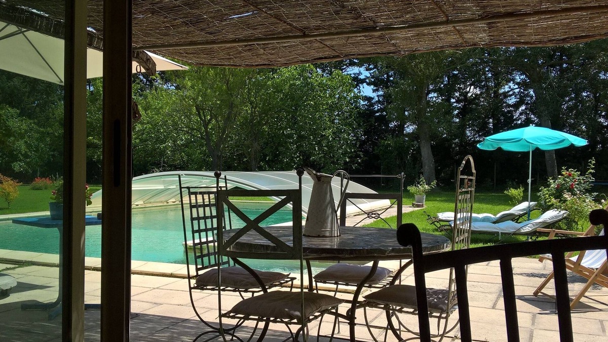 Le Thor House | The treasures of Malle Mialle: family suite in guest house in Provence