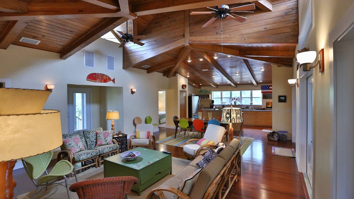 Crystal River House | The Tree House - Family Friendly, Great Yard, Waterfront