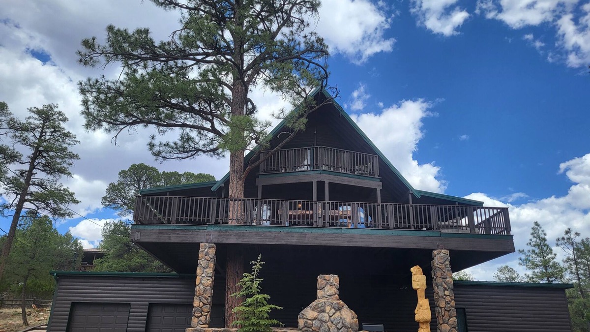 Overgaard Cabin | The Treehouse a 4-bedroom log cabin on 3 acres in Heber-Overgaard