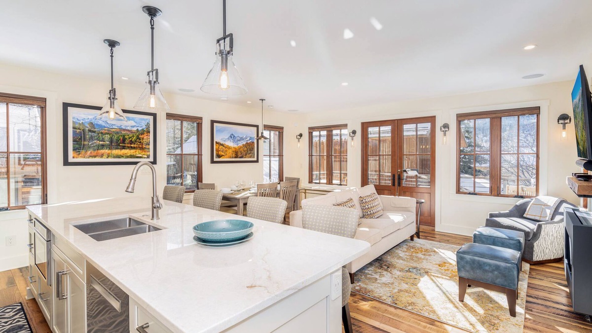 Telluride House | THE TREEHOUSE - Unique Townhome In The Center of Town, Epic Views, Amenities