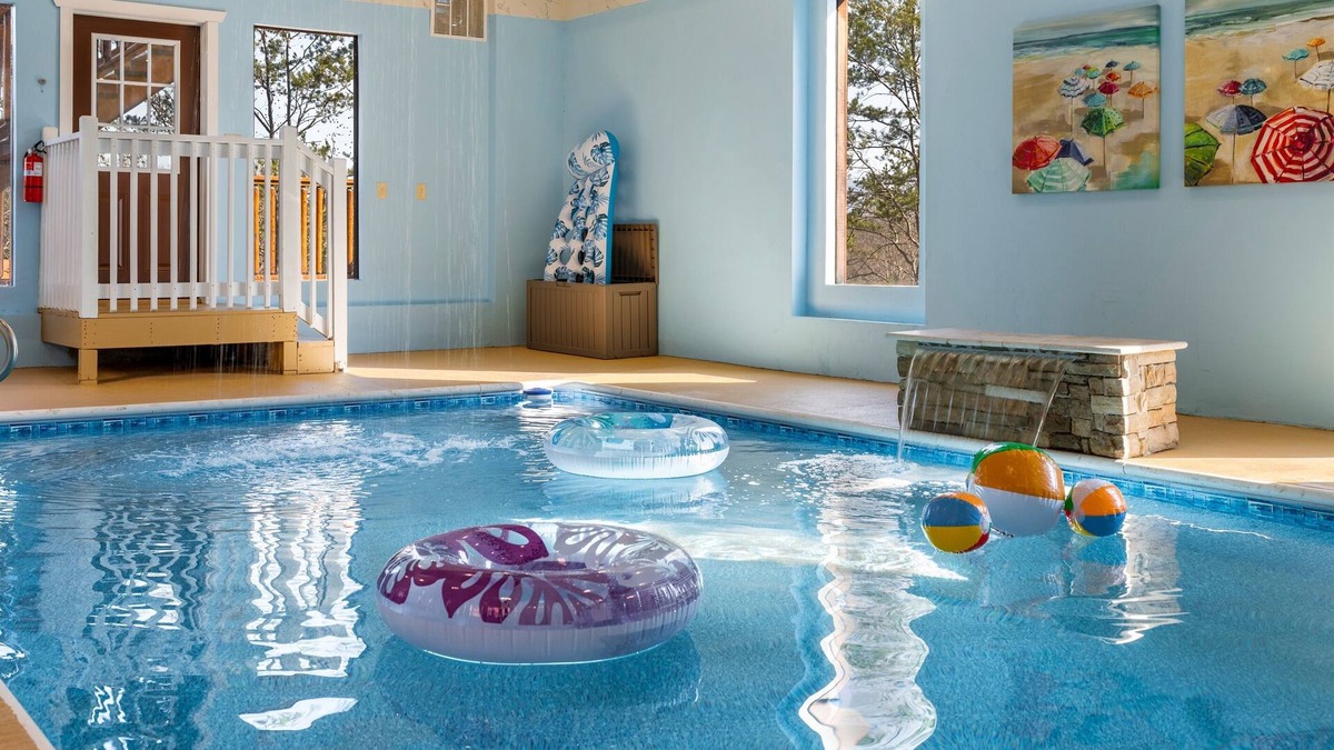 Sevierville Cabin | The Triple Crown! Sleeps 80 - 24BR ~ Indoor Pools ~ Views