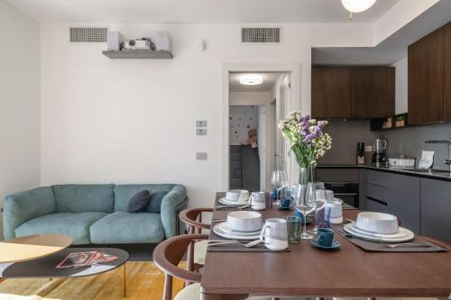 Zona XXIV Fonte Ostiense Apartment | The Tropical Corner by Rentbeat