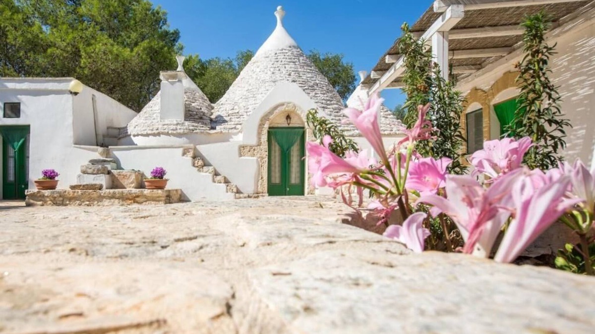 Latiano House | THE TRULLO OF THE WHITE OLIVE TREE