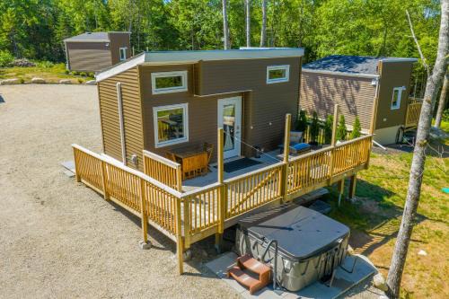 Chester Ski Chalet | The Tulip Suite - The Dordean Suites of Chester