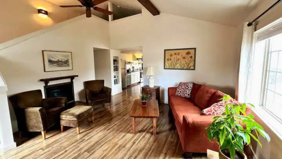 Tumalo House | The Tumalo Guest House - Centrally located for all Central Oregon Activities!