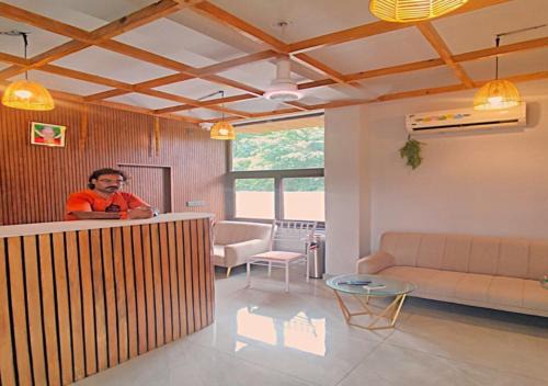 Garjia Hotel | The Twelve Petals By AUM Hotel