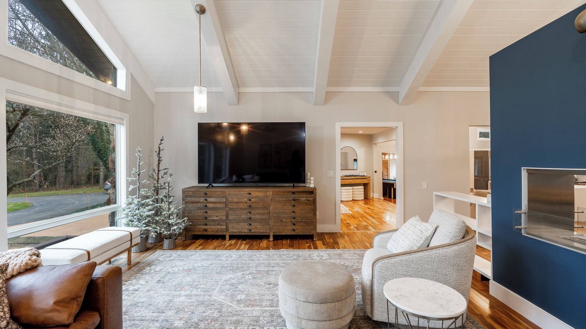 Milford House | The ultimate entertaining space complete with indoor pool for everyone to enjoy!