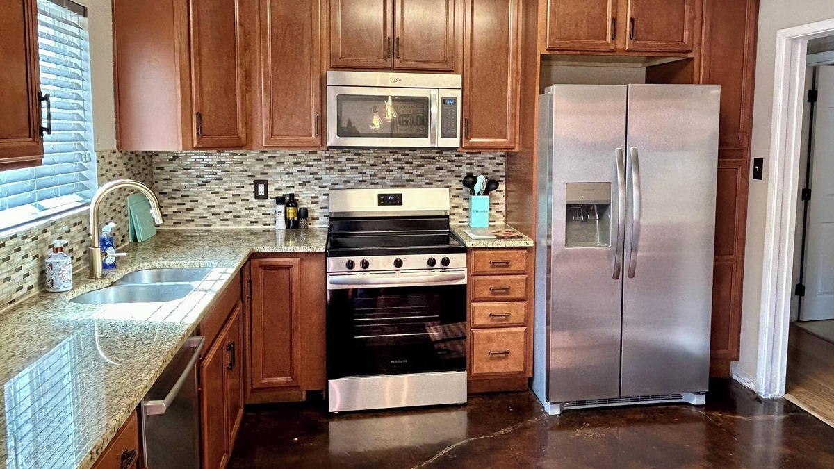 Jewell Heights - Hoffman Heights House | The Ultimate Furnished Rental-Centrally Located