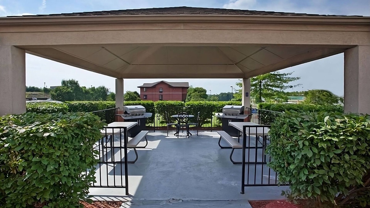 South Hills Hotel | The Ultimate Getaway in Pittsburgh! 2 Modern Units, Pets Allowed, Full Kitchen!
