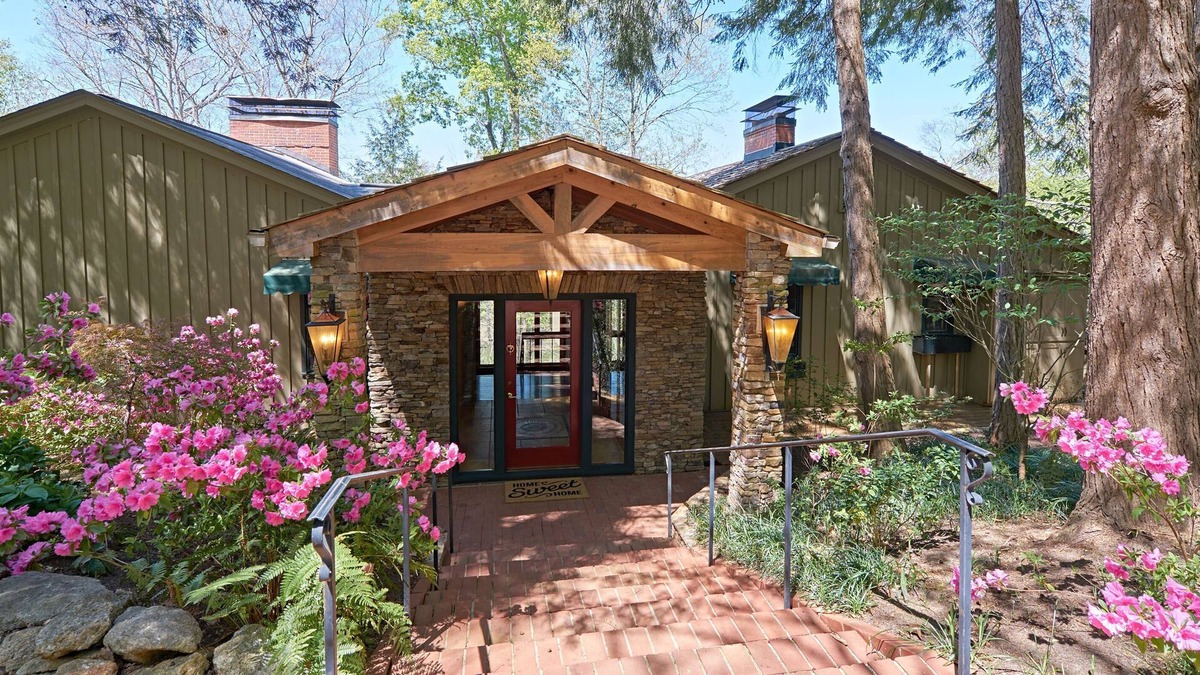Berea House | The ULTIMATE Lakehouse for Fun, Family & Friends. Create Memories that Count