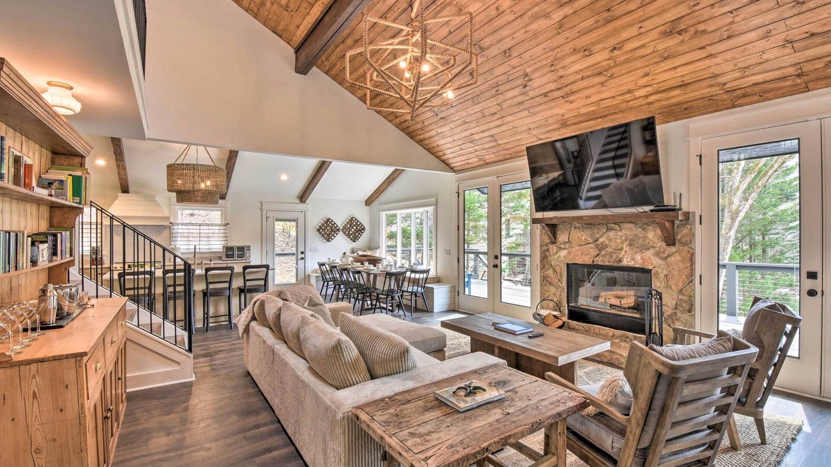 Wiley House | The Ultimate Luxury Retreat on Lake Burton!