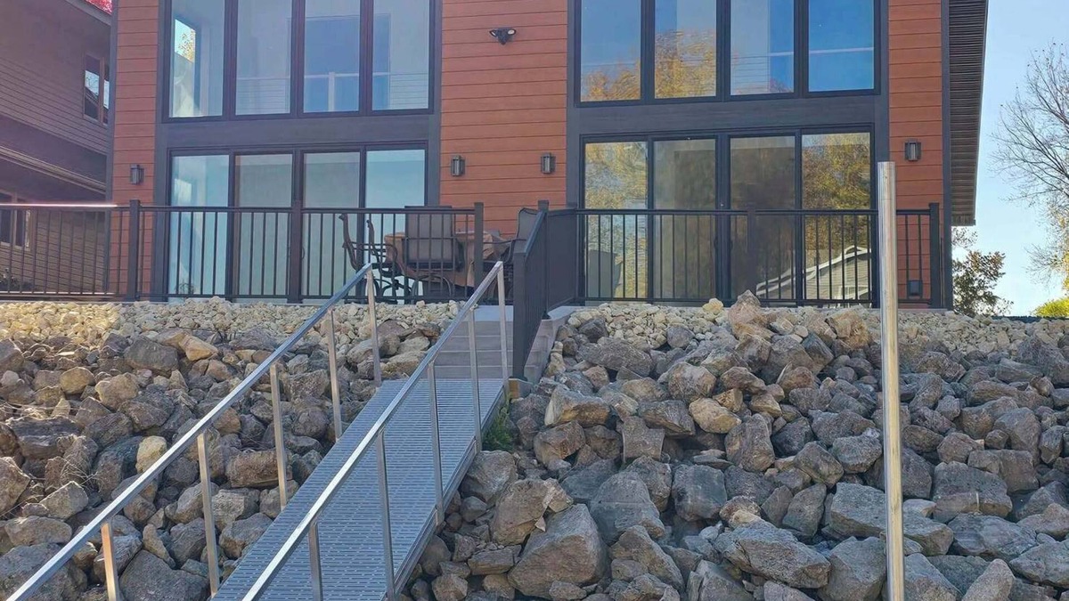 Brownsville House | The Ultimate Relaxation- Brand New Construction home on the Mississippi River!