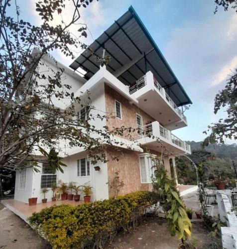 Lansdowne House | The Umri Lansdowne