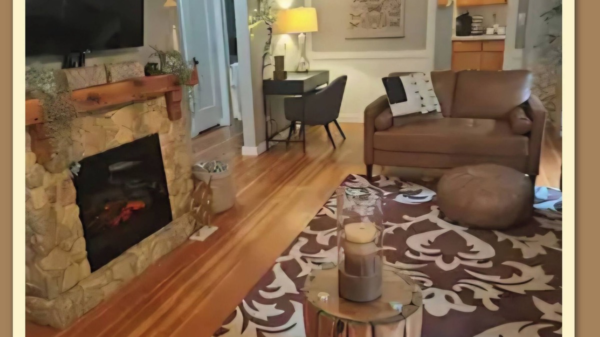 Roseburg House | The Urban Boho Charmer with Private Backyard, BBQ & Hammock