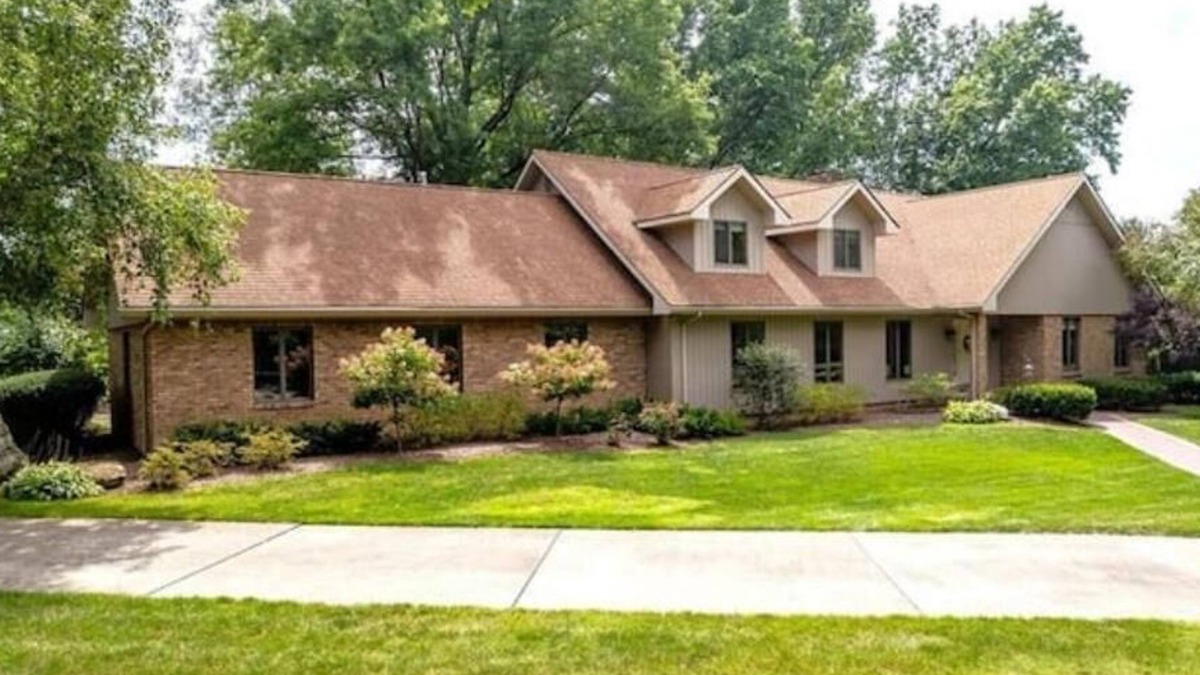 Fowler House | The Urban Lake House: Near Avalon Grand Resort