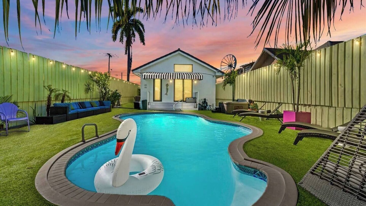 Allapattah House | The Velvet Palm | Pool | Hot Tub | Midtown