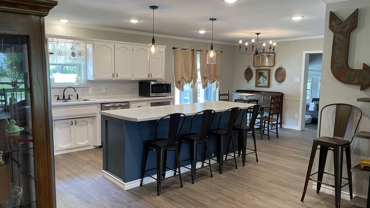 Grand Saline House | The Venue at Three Points - Meeting Space