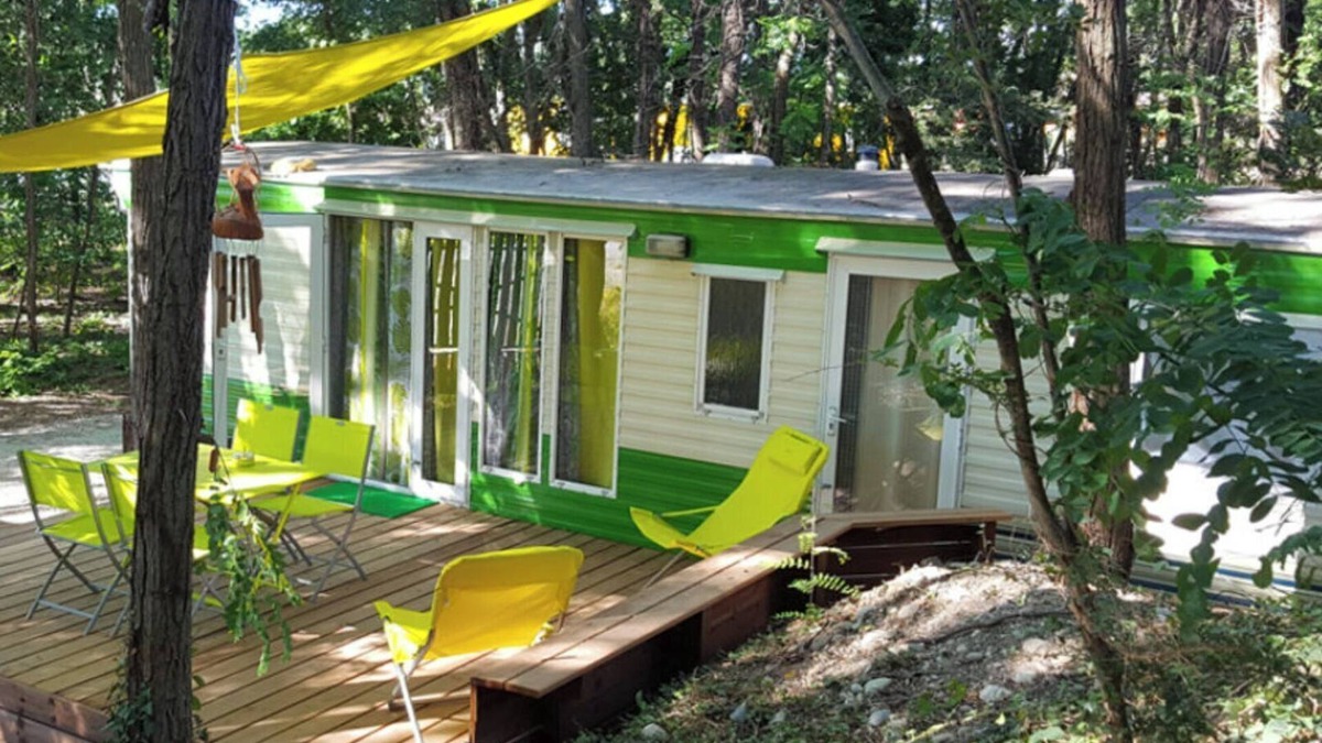 Chateauneuf-sur-Isere House | The Ver de terre mobile home