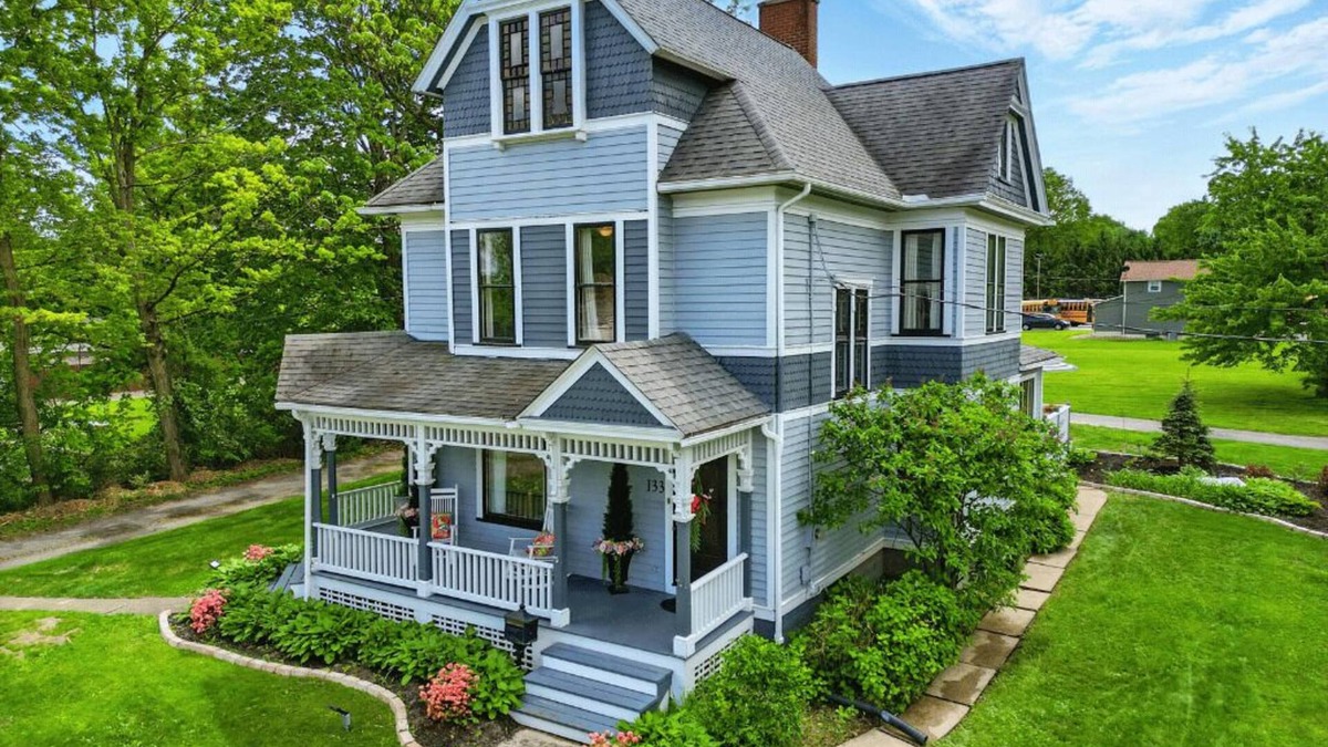 Canfield House | The Victorian House - Four Bedrooms - Two Bathrooms -